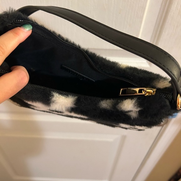 FAUX FUR FLOWER MINI SHOULDER BAG - Picture 2 of 3